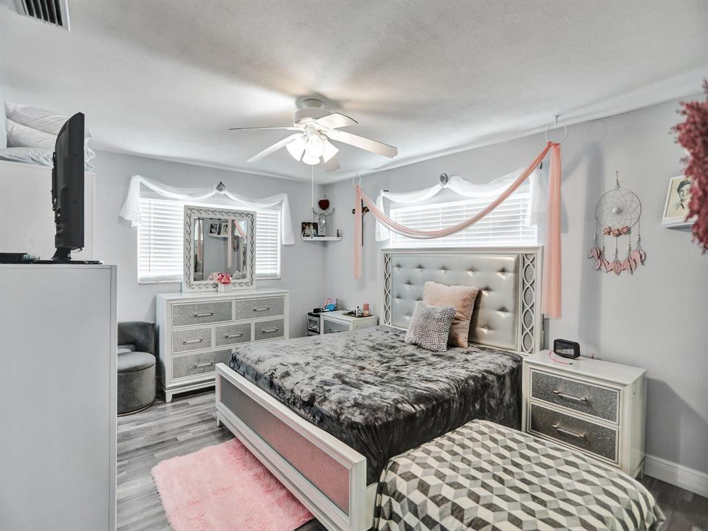 GOLDEN LAKES VILLAGE COND - Residential