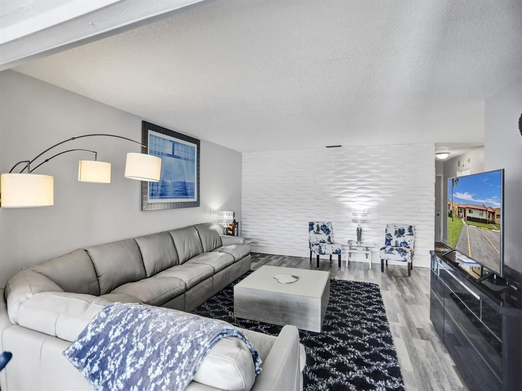 GOLDEN LAKES VILLAGE COND - Residential