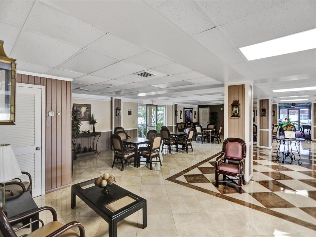 GOLDEN LAKES VILLAGE COND - Residential