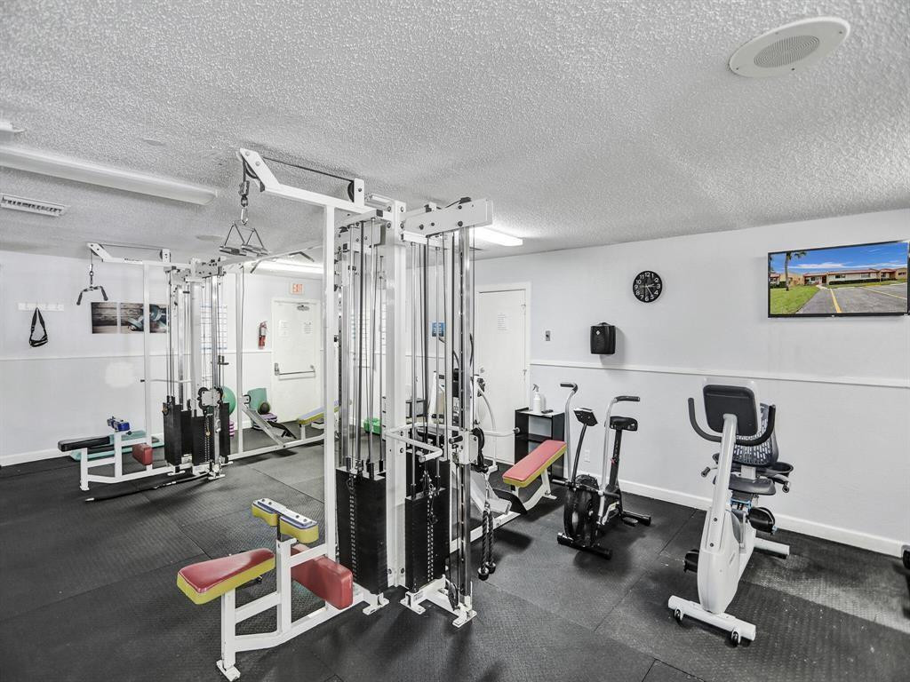 GOLDEN LAKES VILLAGE COND - Residential