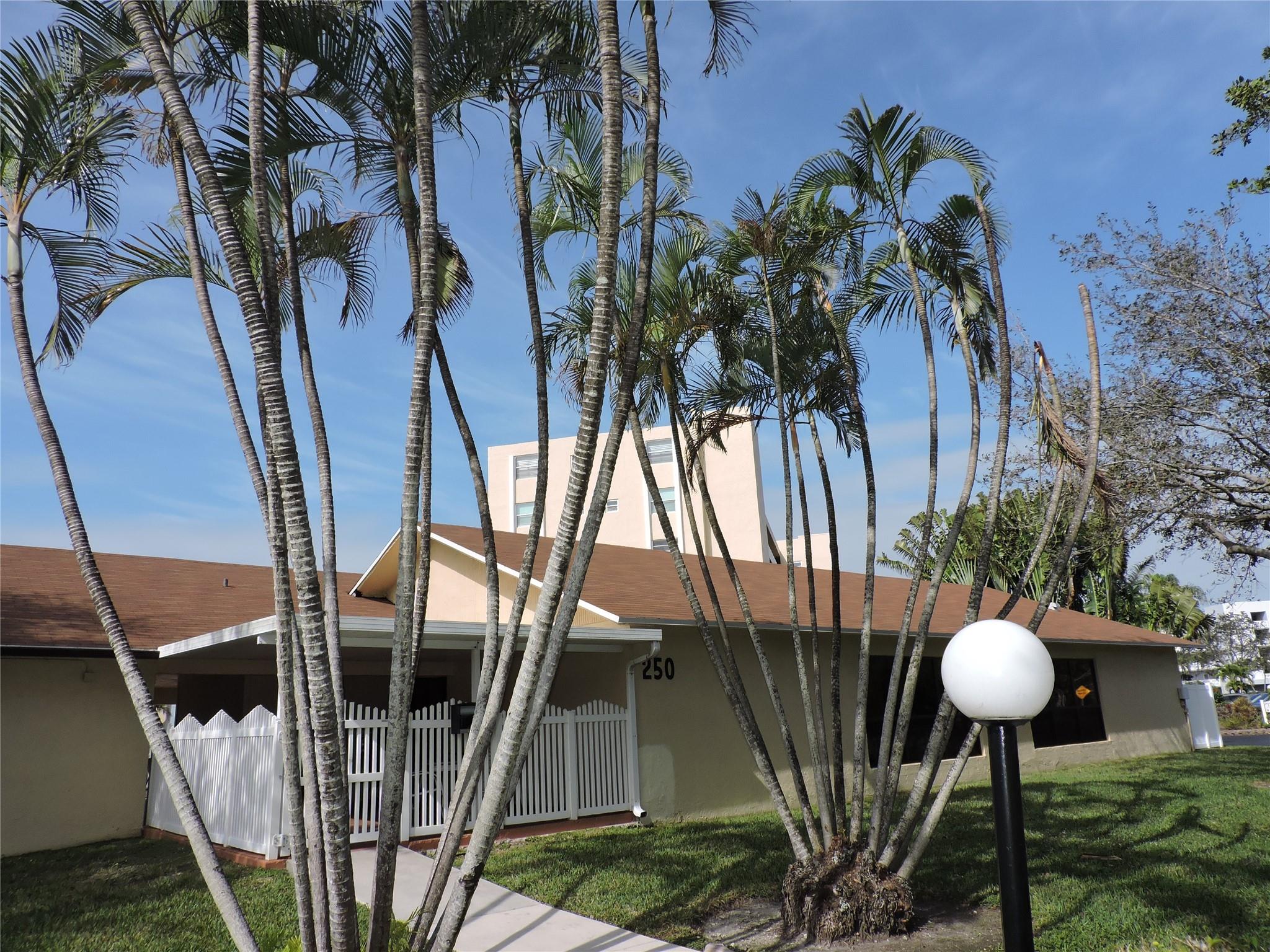 MEADOWBROOK LAKES VIEW - Residential