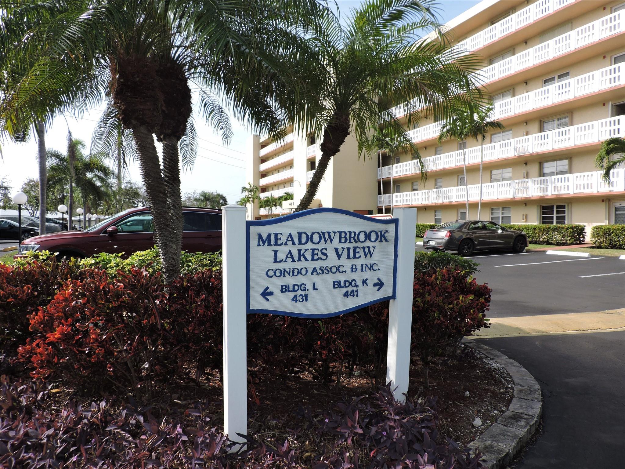 MEADOWBROOK LAKES VIEW - Residential
