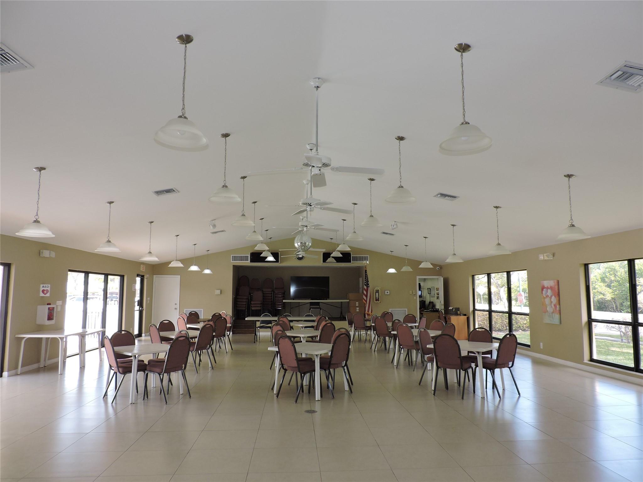 MEADOWBROOK LAKES VIEW - Residential