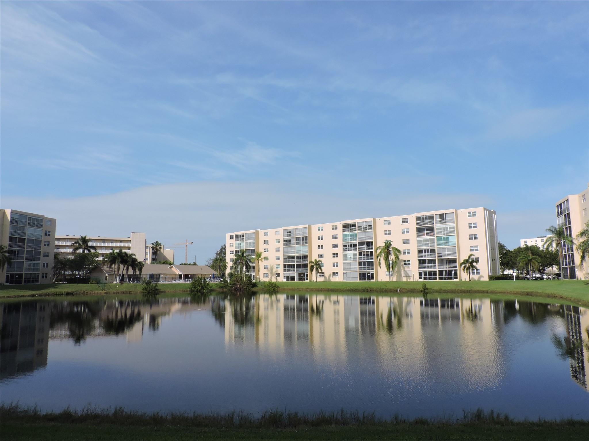 MEADOWBROOK LAKES VIEW - Residential