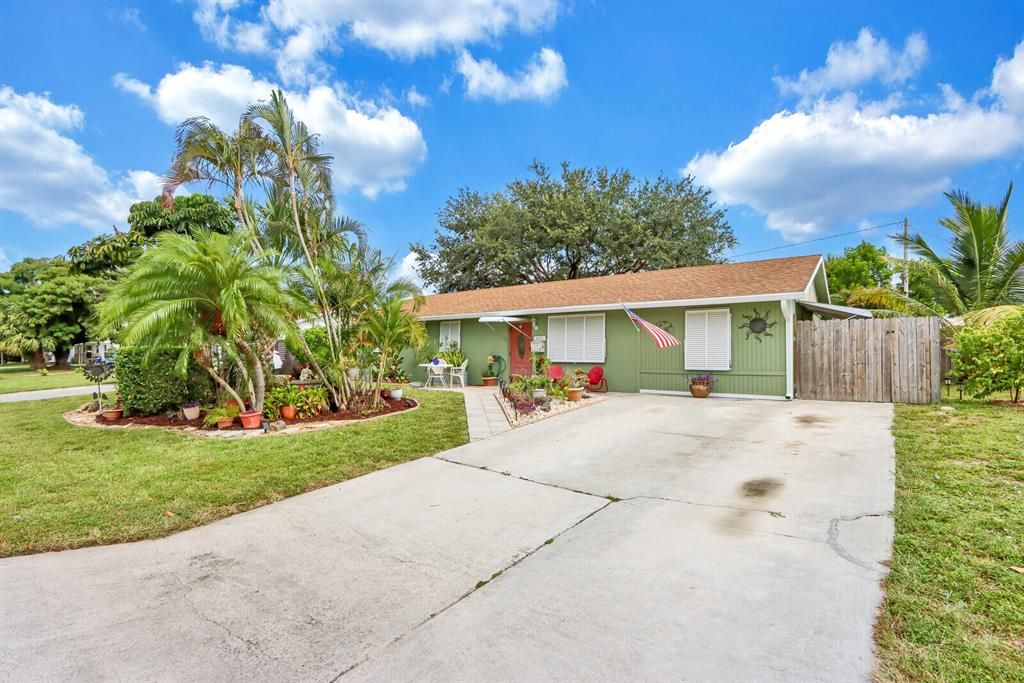 Photo of 4291 Birdwood Street St, Palm Beach Gardens, FL 33410 (MLS # R10820913)