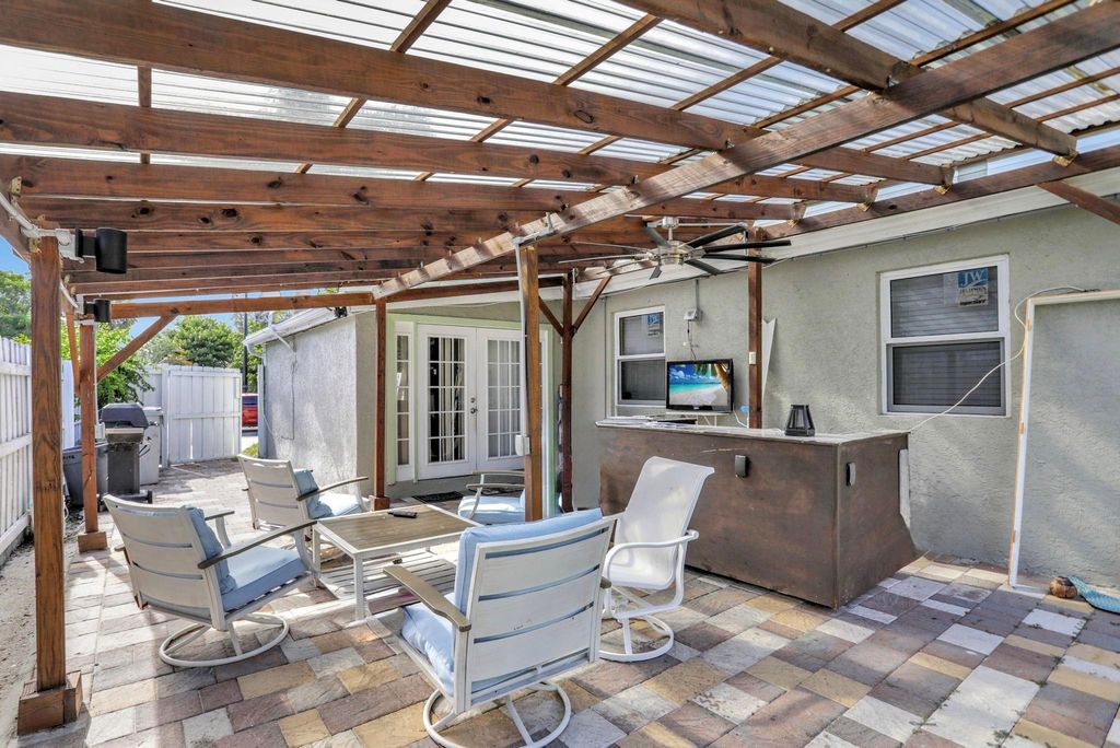 Photo of 5332 NE 15th Ave, Pompano Beach, FL 33064 (MLS # F10540351)