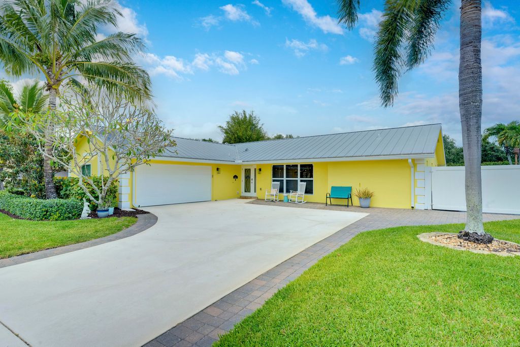 Photo of 4377 Linden Avenue, Palm Beach Gardens, FL 33410 (MLS # R11079644)