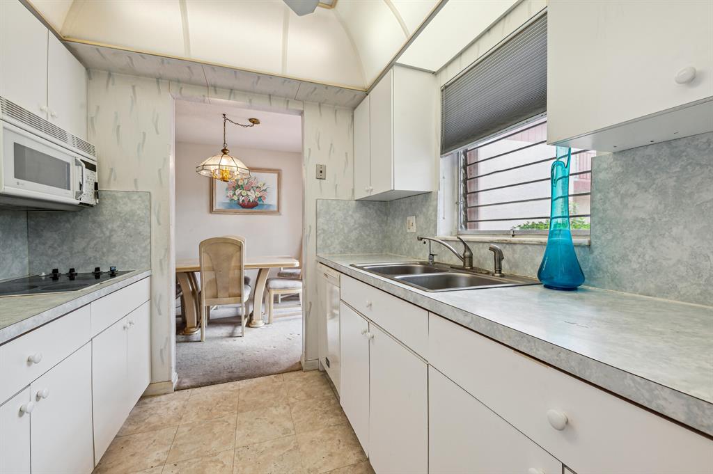 GOLFS EDGE CONDS A THRU G - Residential