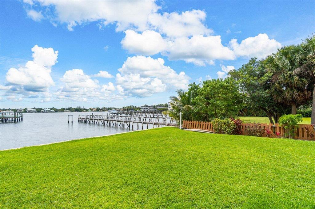 COCONUT COVE OF LANTANA C - Residential Lease