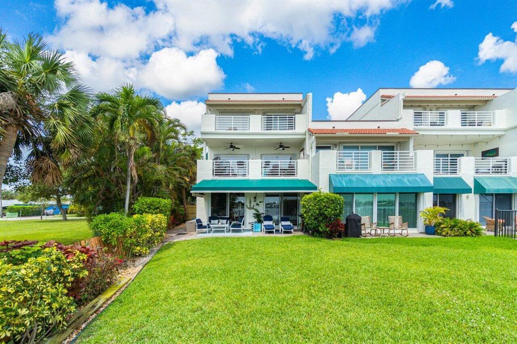 COCONUT COVE OF LANTANA C - Residential Lease