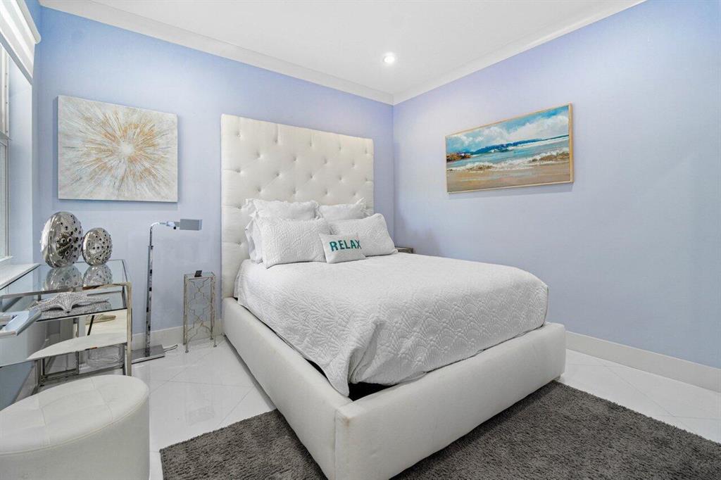 COCONUT COVE OF LANTANA C - Residential Lease