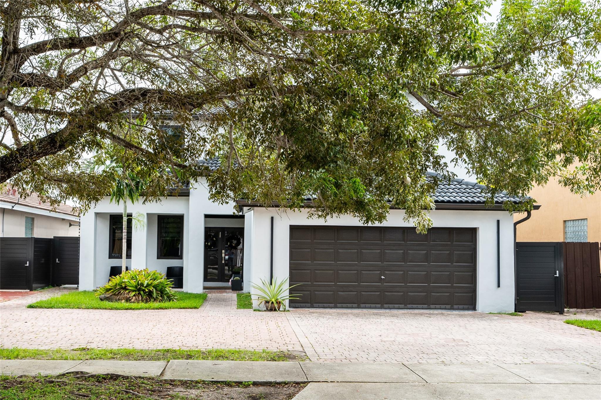 14502 SW 10th St, Miami, FL, 33184/$939,000 2 14502 SW 10th St