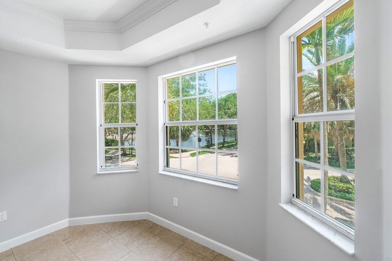 HARBOUR OAKS - Residential