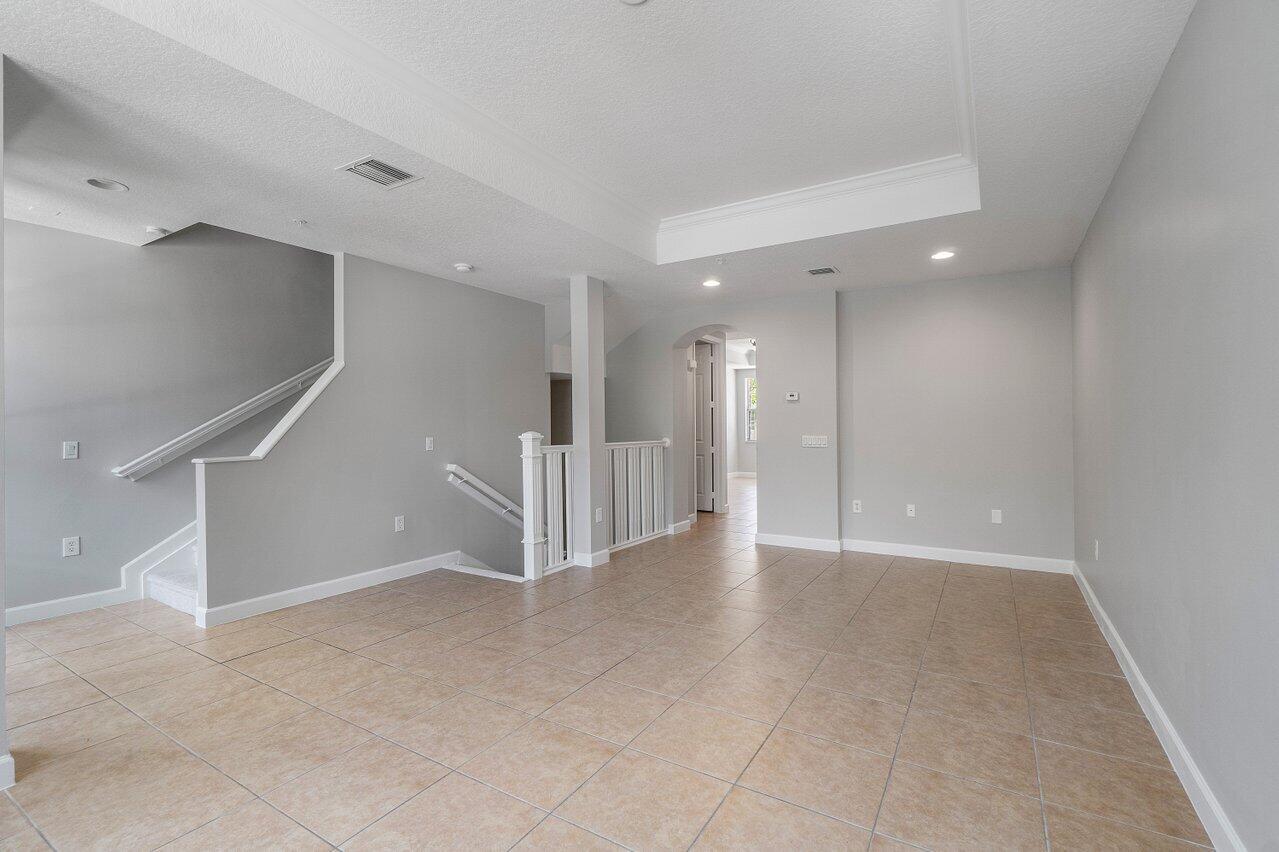 HARBOUR OAKS - Residential