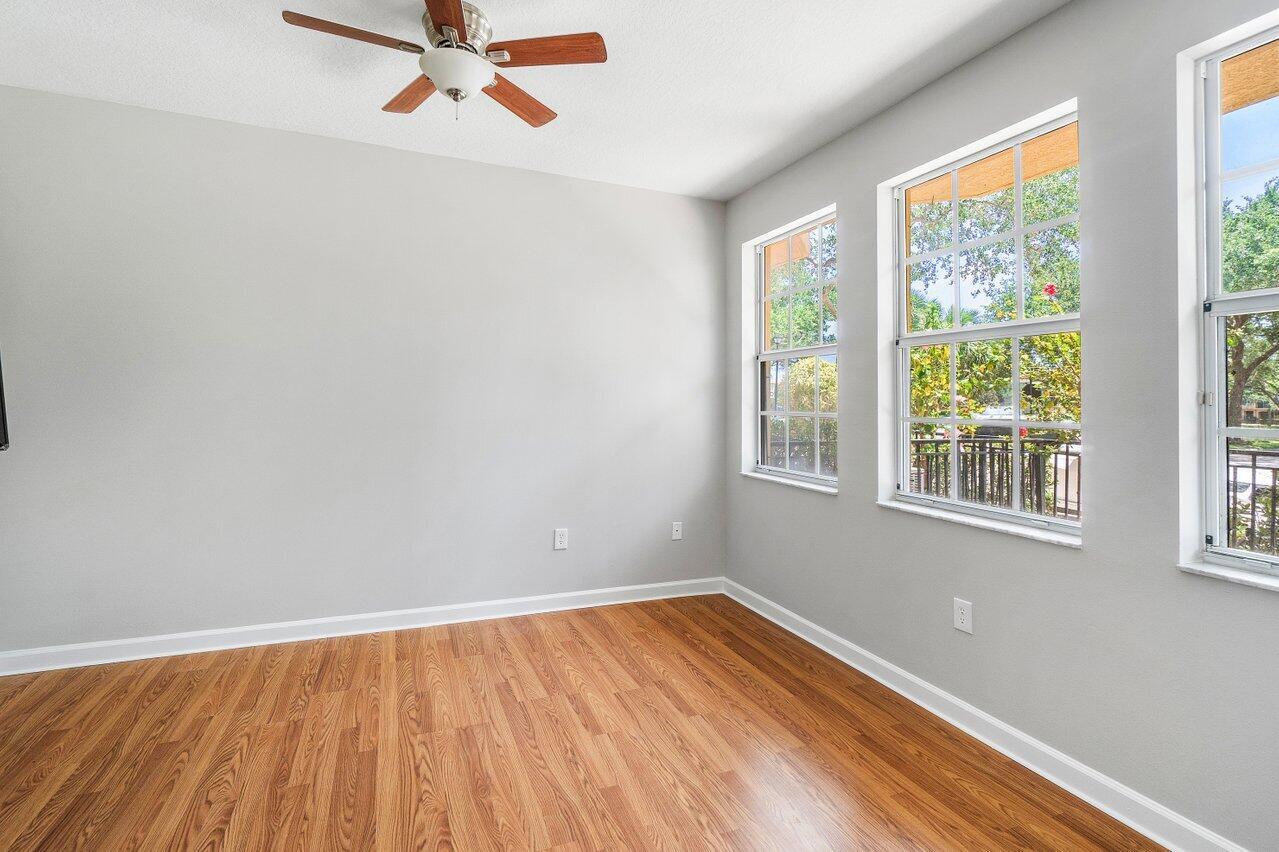 HARBOUR OAKS - Residential