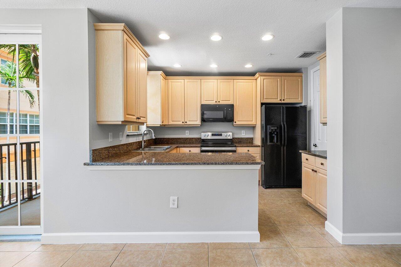 HARBOUR OAKS - Residential