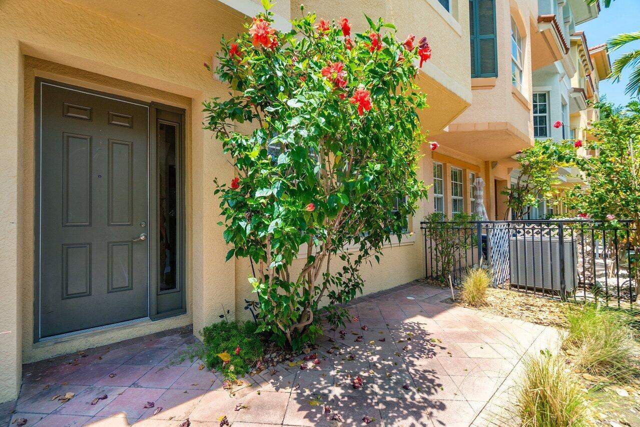 HARBOUR OAKS - Residential