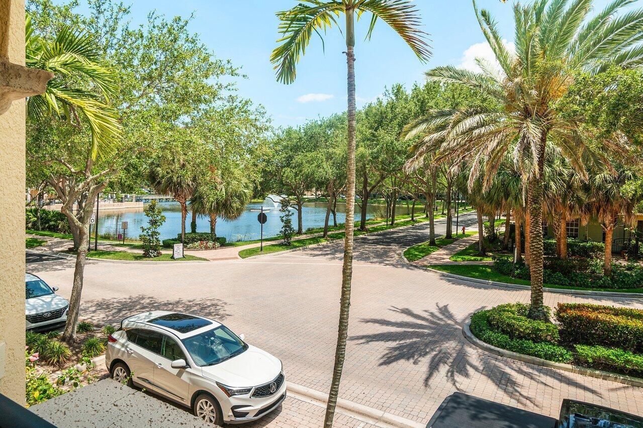 HARBOUR OAKS - Residential