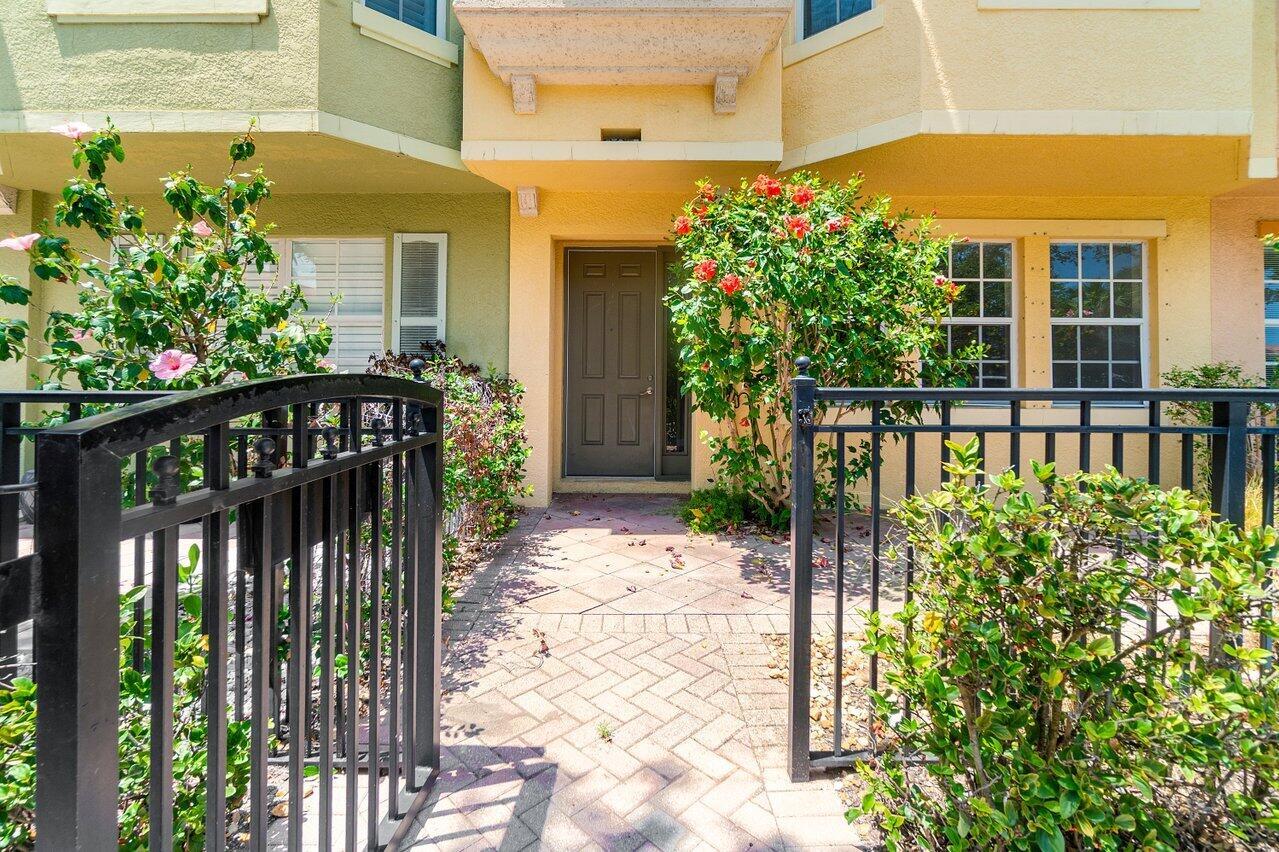 HARBOUR OAKS - Residential