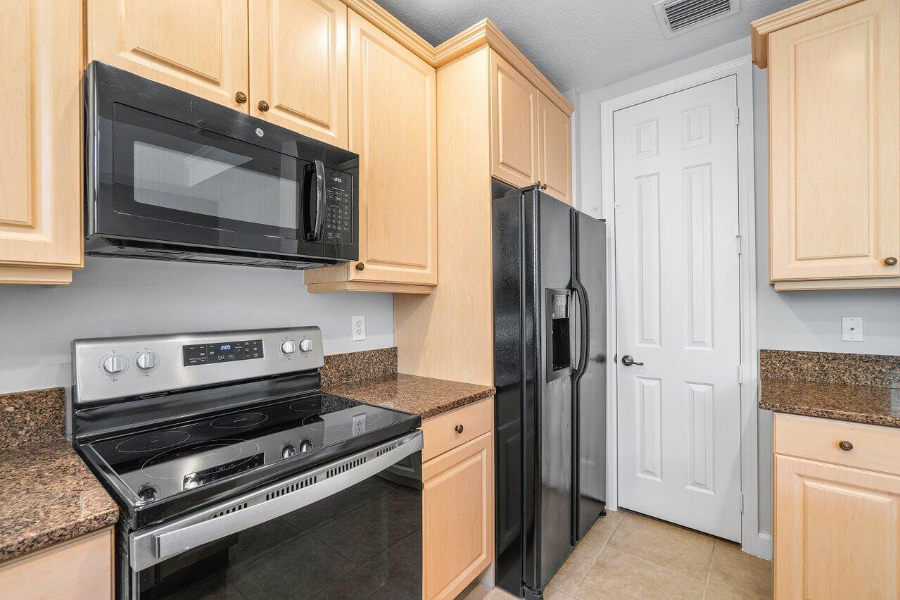 HARBOUR OAKS - Residential