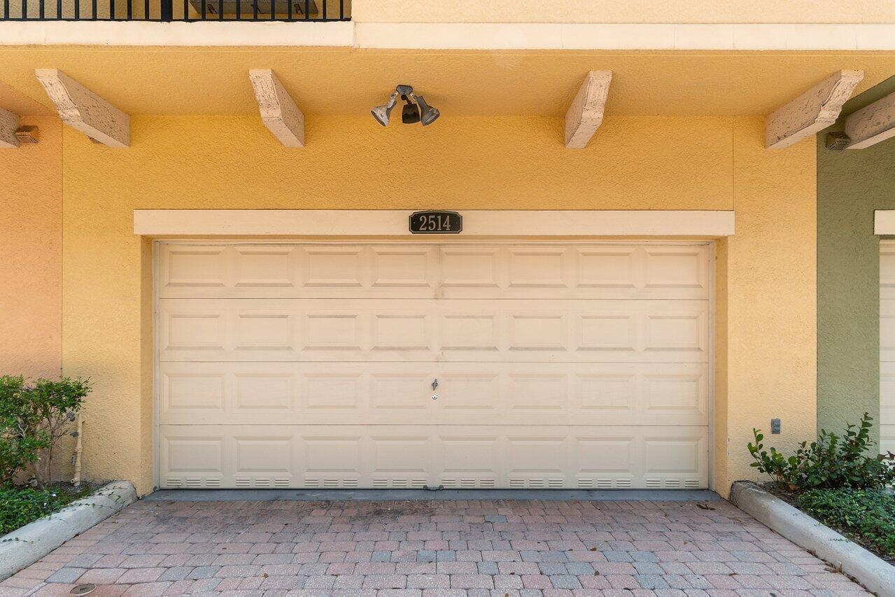 HARBOUR OAKS - Residential