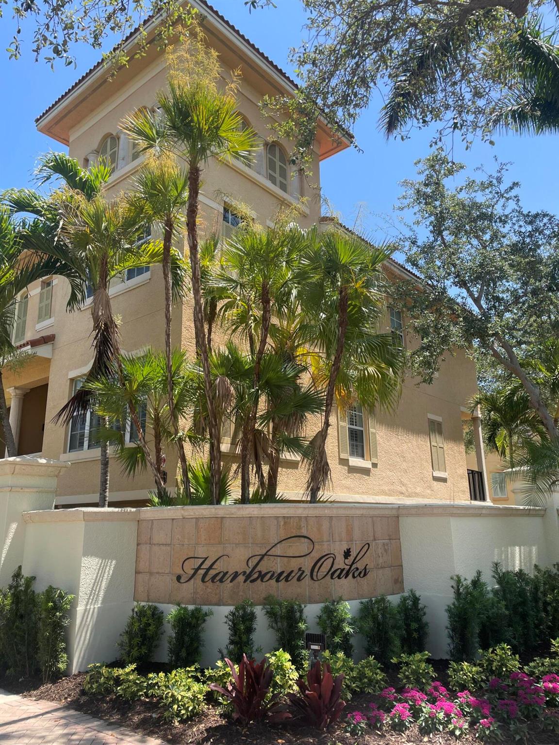 HARBOUR OAKS - Residential