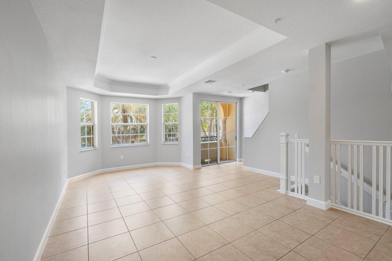 HARBOUR OAKS - Residential