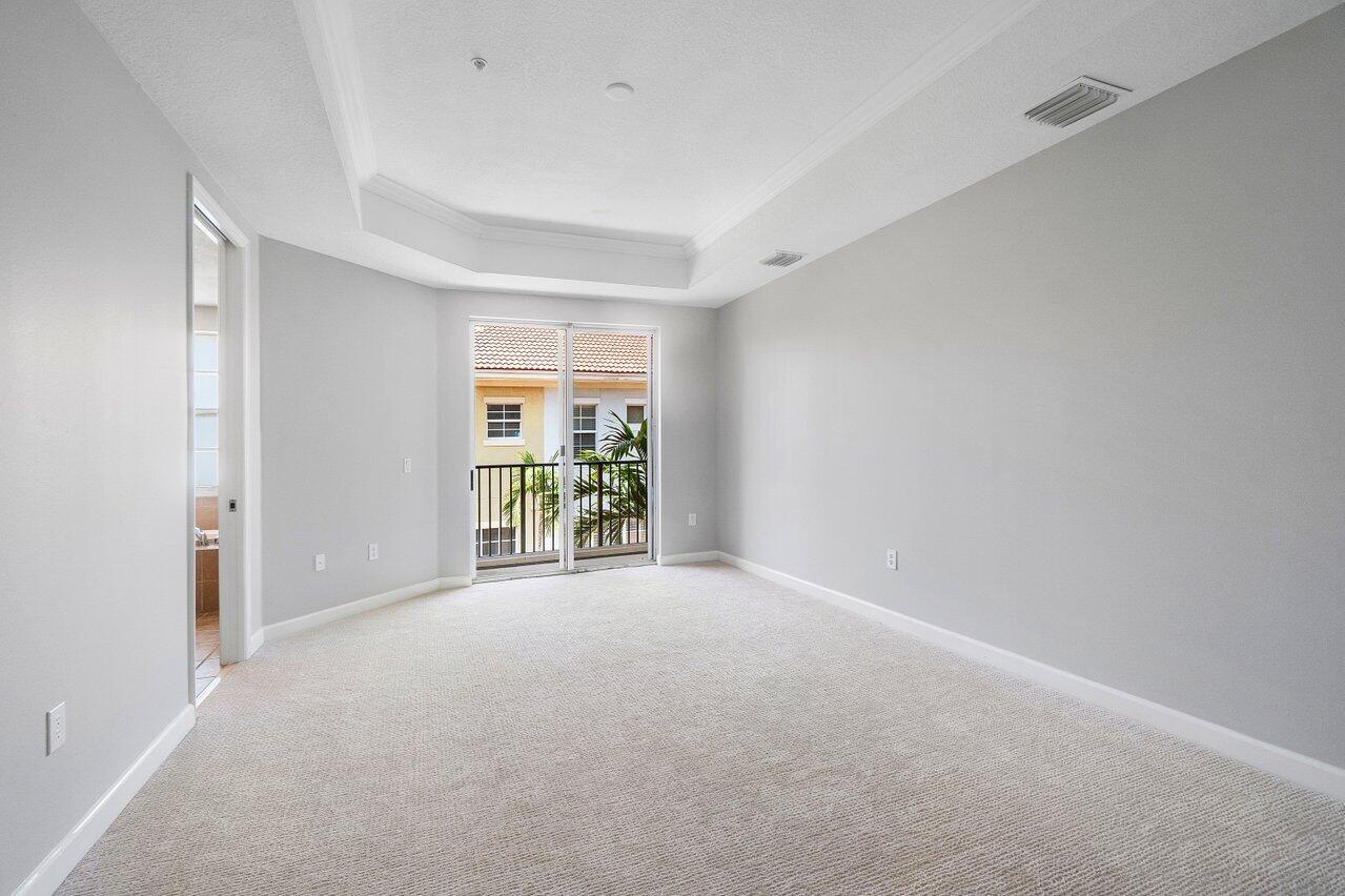 HARBOUR OAKS - Residential