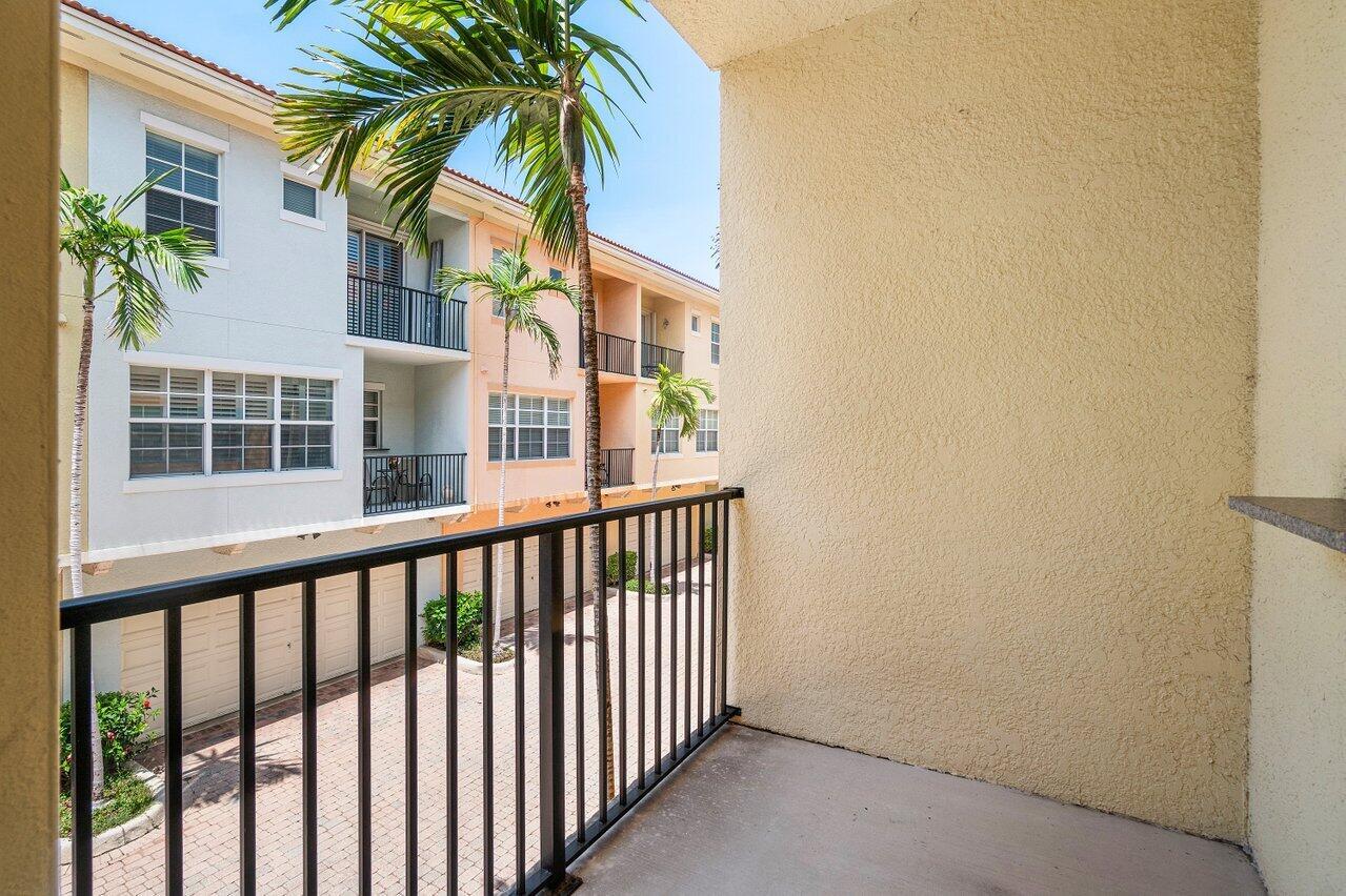 HARBOUR OAKS - Residential