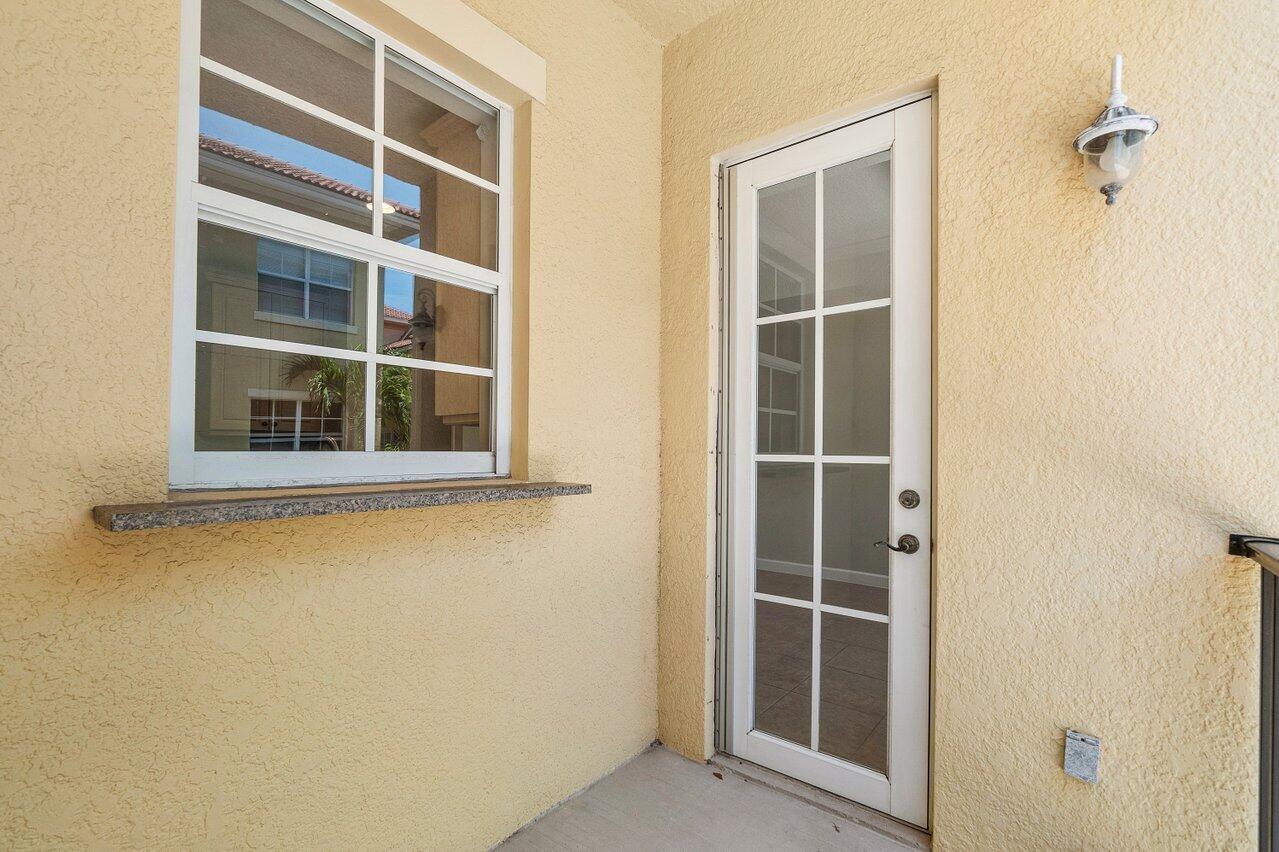 HARBOUR OAKS - Residential