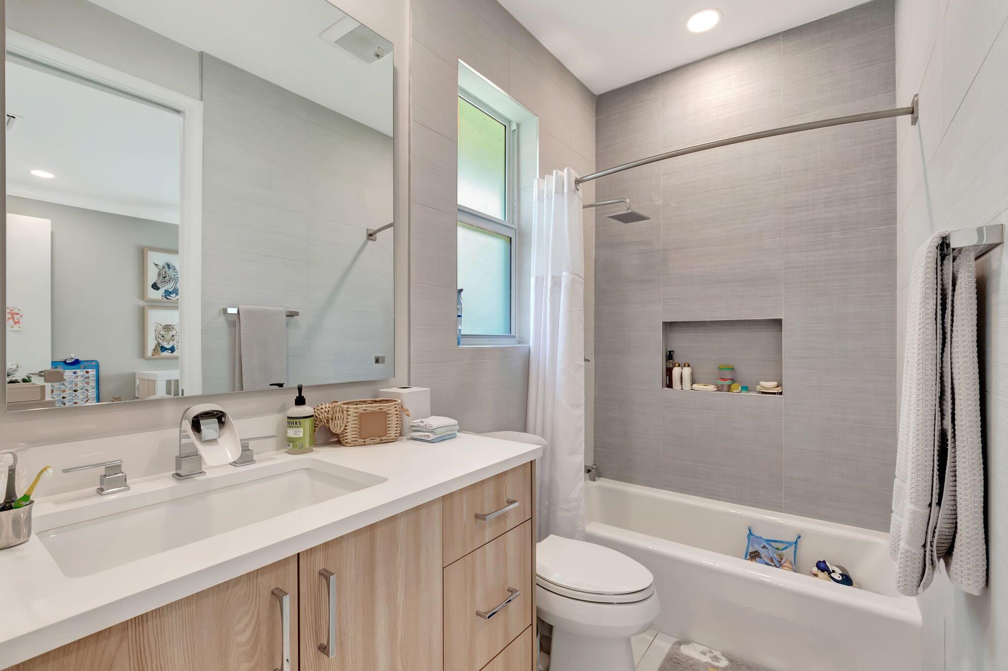 HAMPTONS WOODFIELD COUNTR - Residential