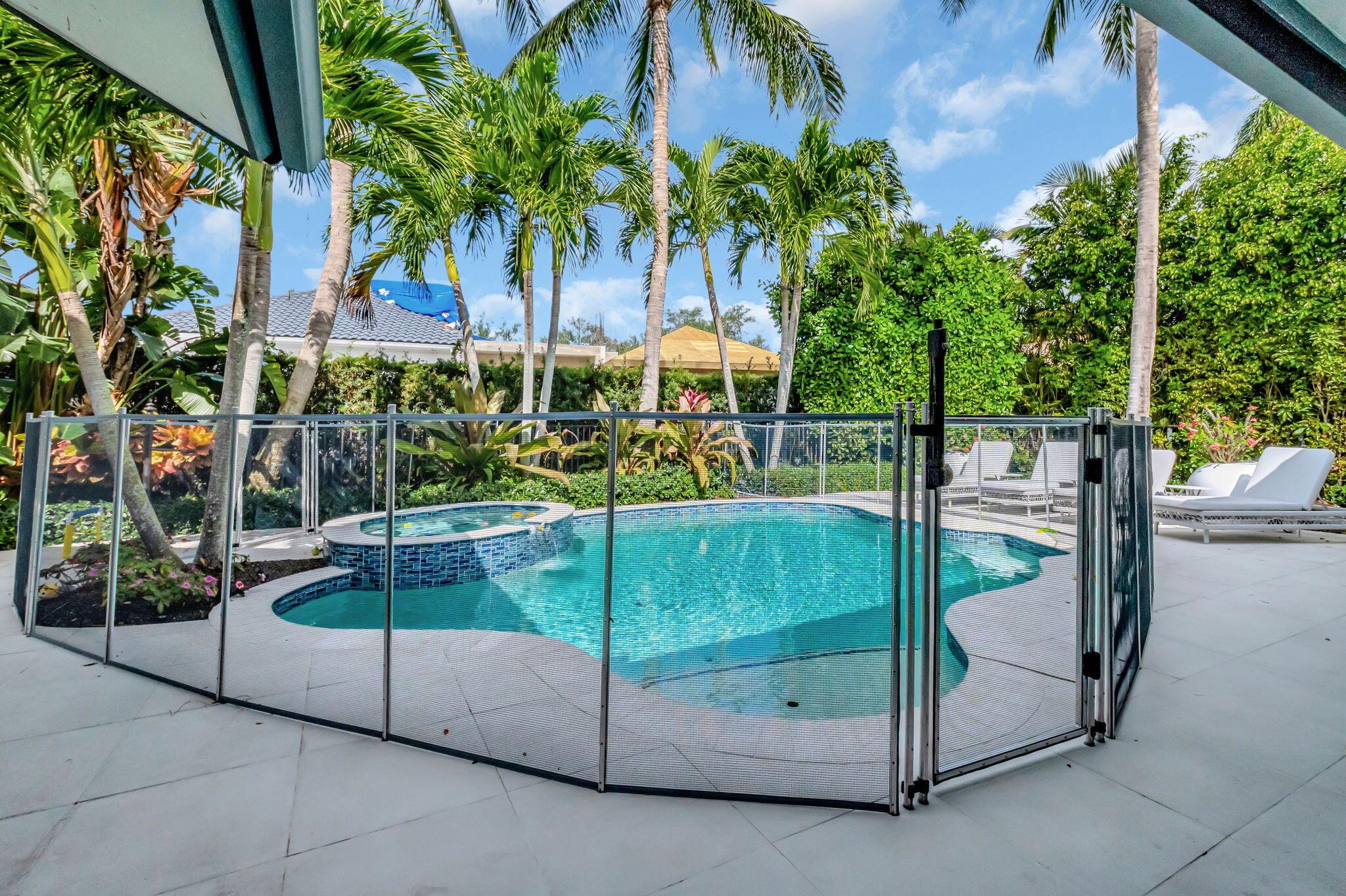 HAMPTONS WOODFIELD COUNTR - Residential