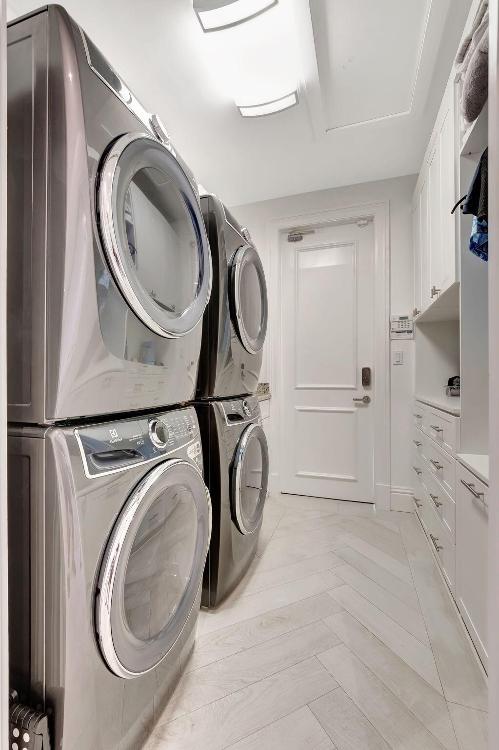 HAMPTONS WOODFIELD COUNTR - Residential