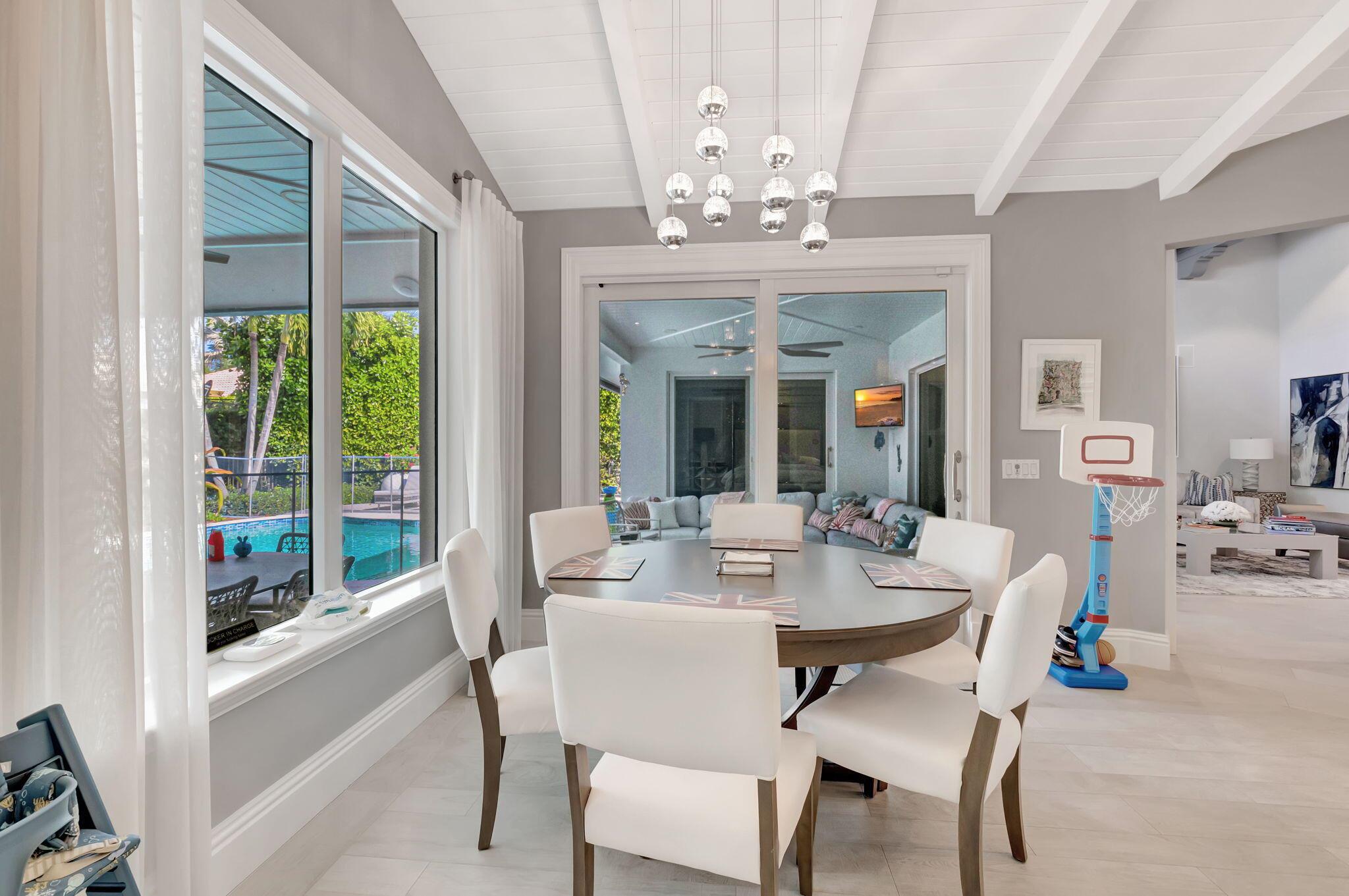 HAMPTONS WOODFIELD COUNTR - Residential