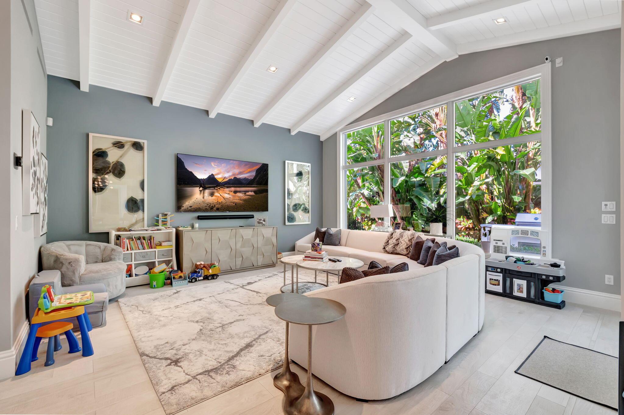 HAMPTONS WOODFIELD COUNTR - Residential