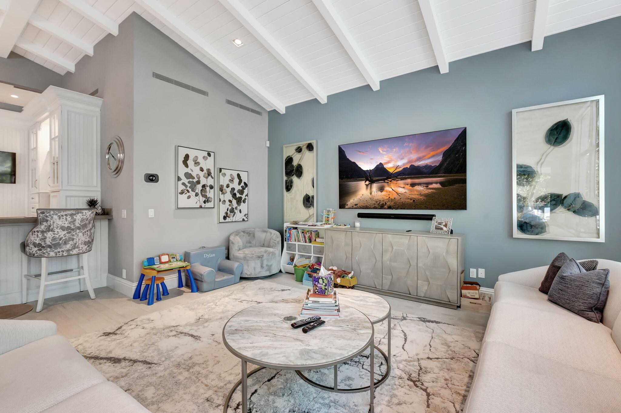 HAMPTONS WOODFIELD COUNTR - Residential