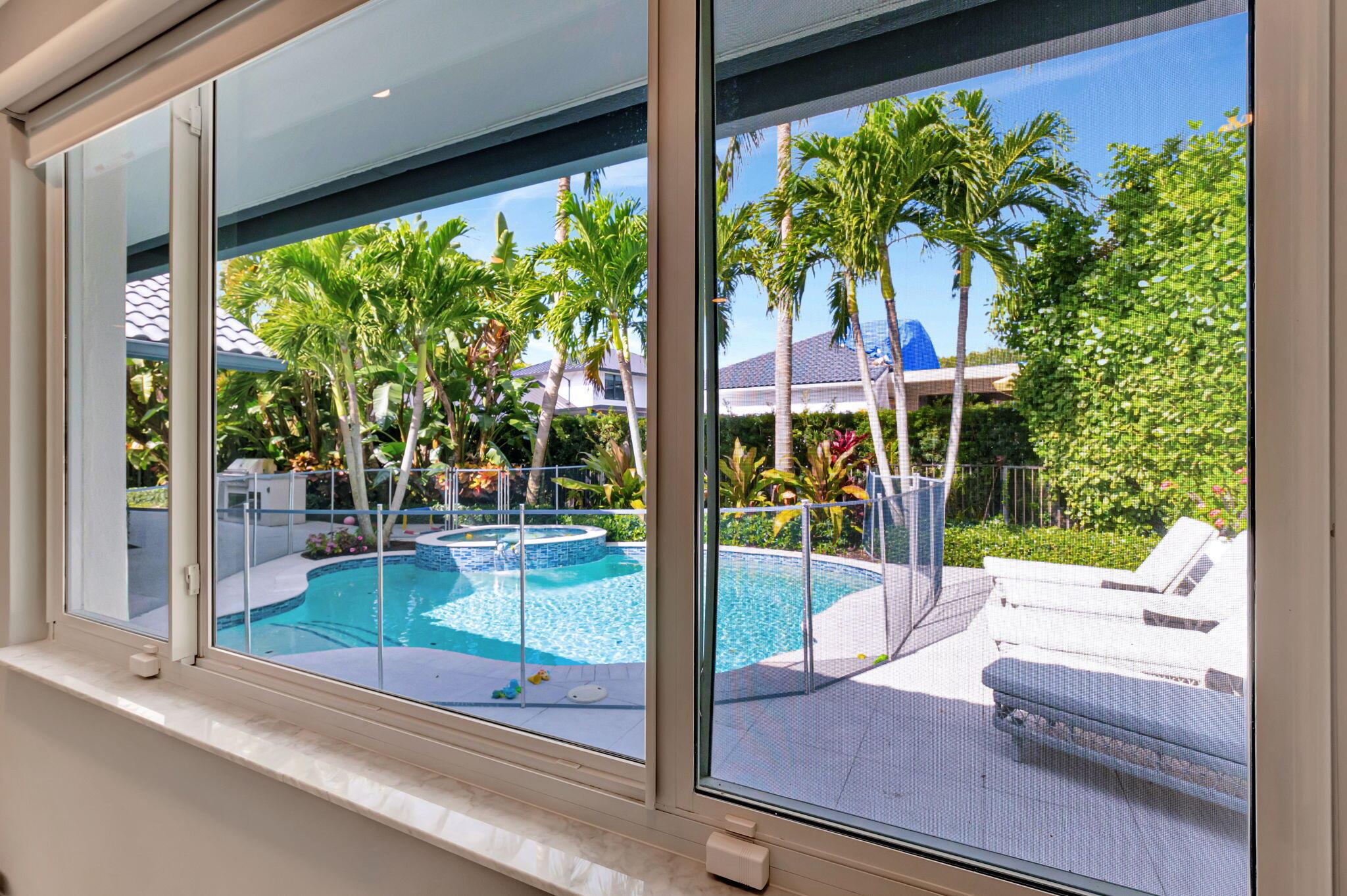 HAMPTONS WOODFIELD COUNTR - Residential