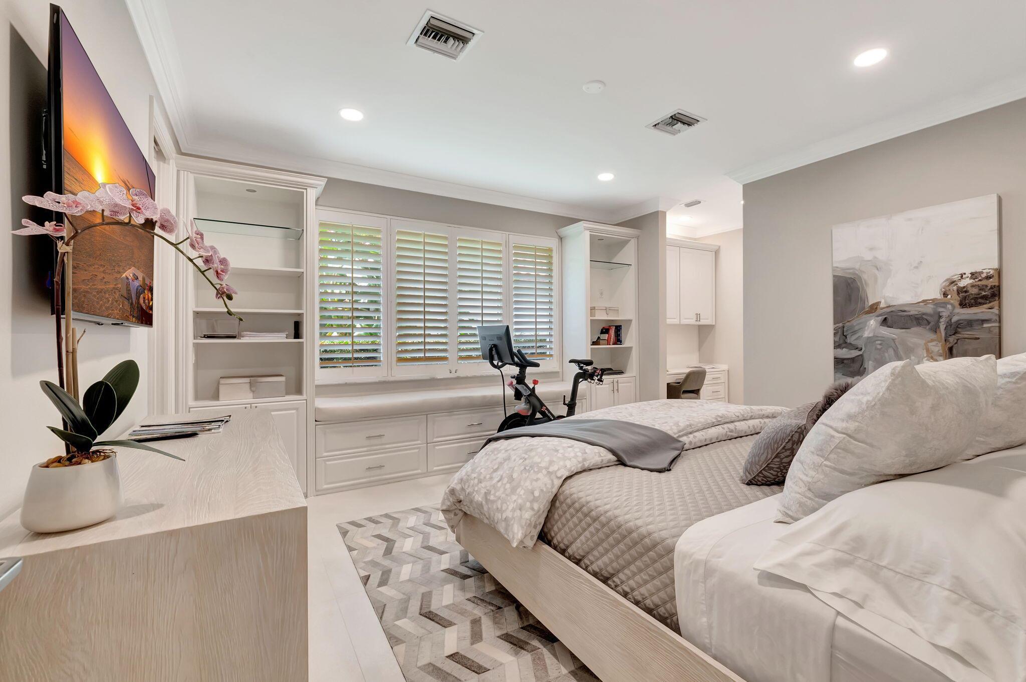 HAMPTONS WOODFIELD COUNTR - Residential