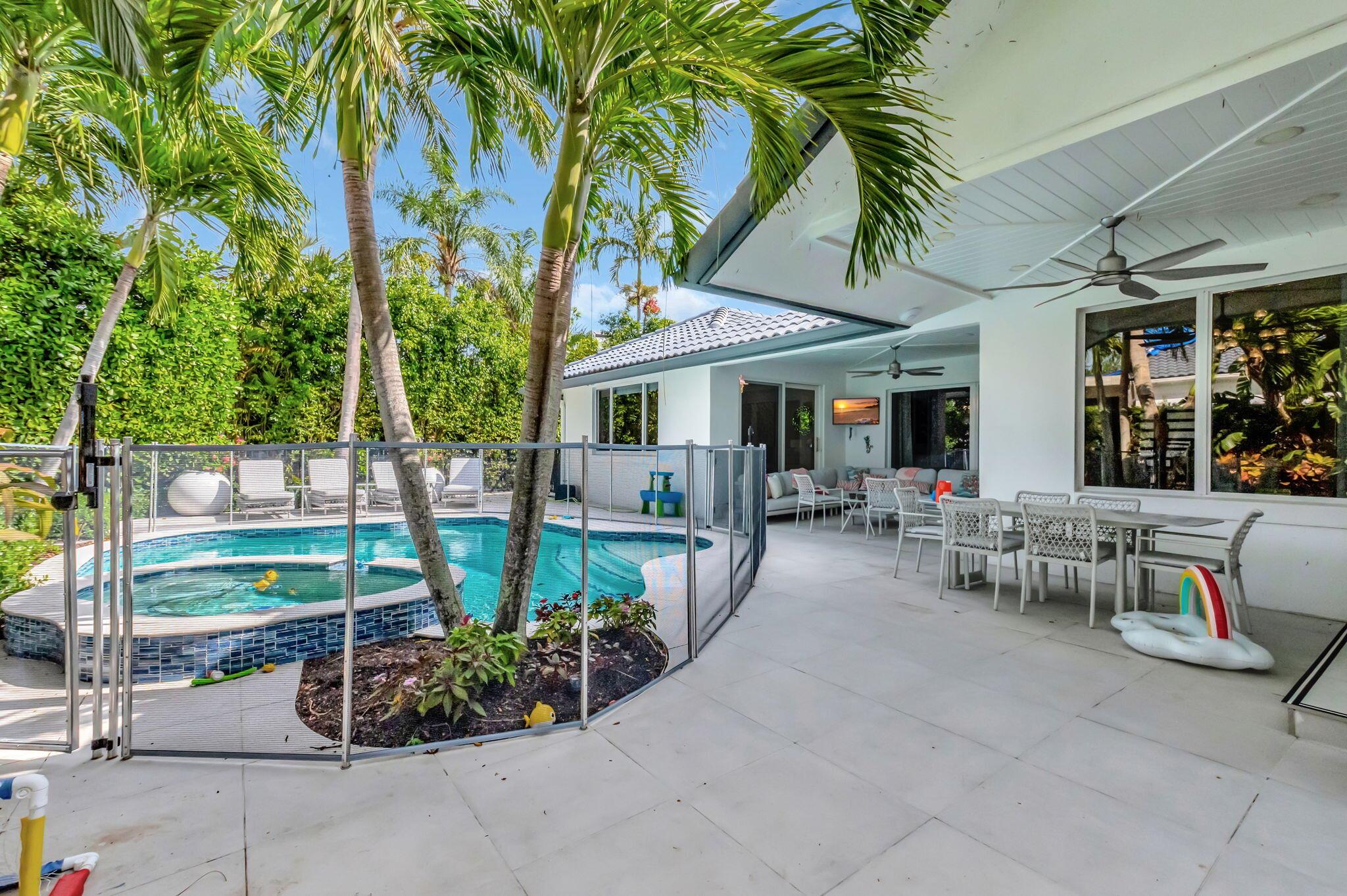 HAMPTONS WOODFIELD COUNTR - Residential