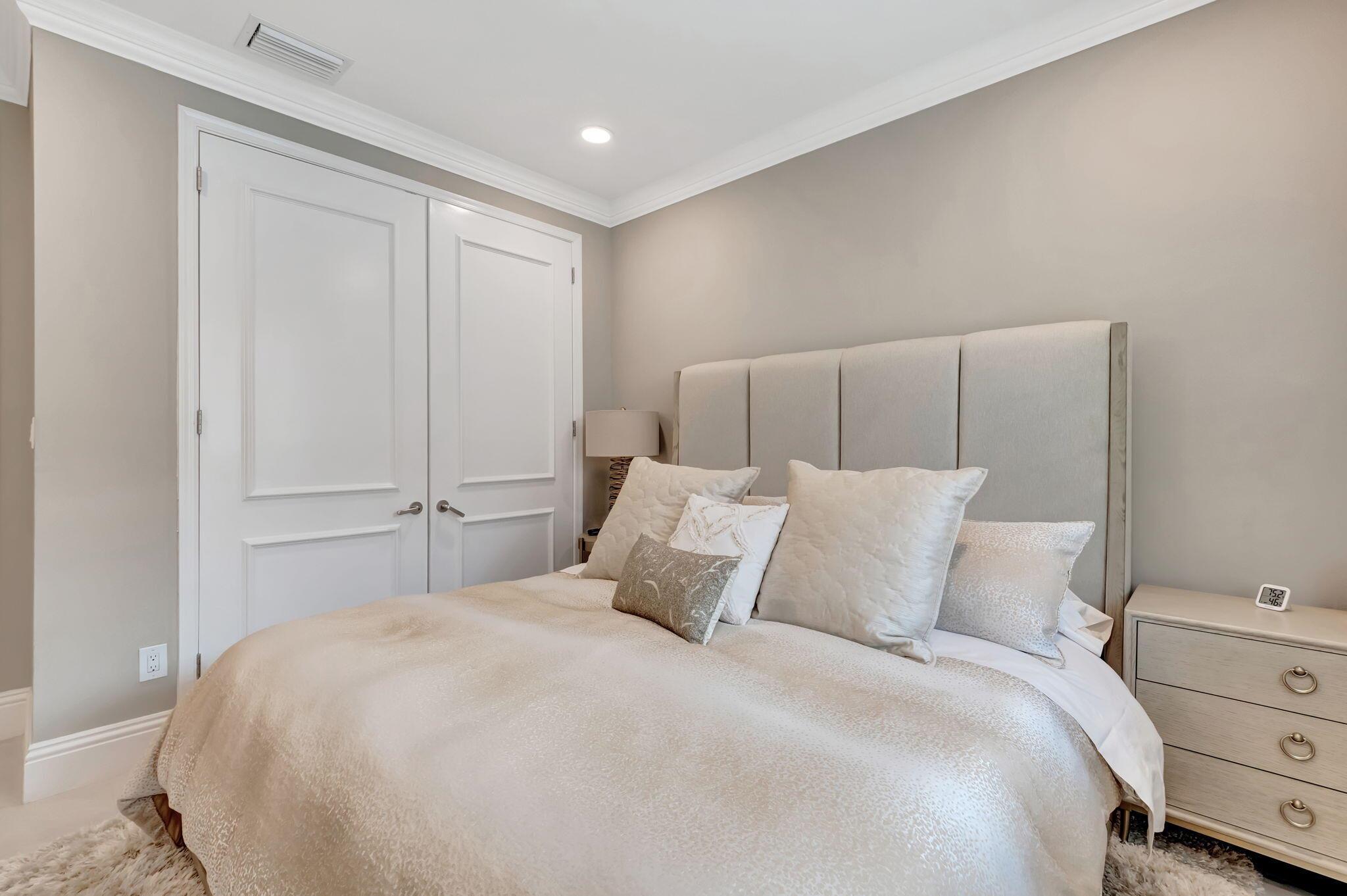 HAMPTONS WOODFIELD COUNTR - Residential