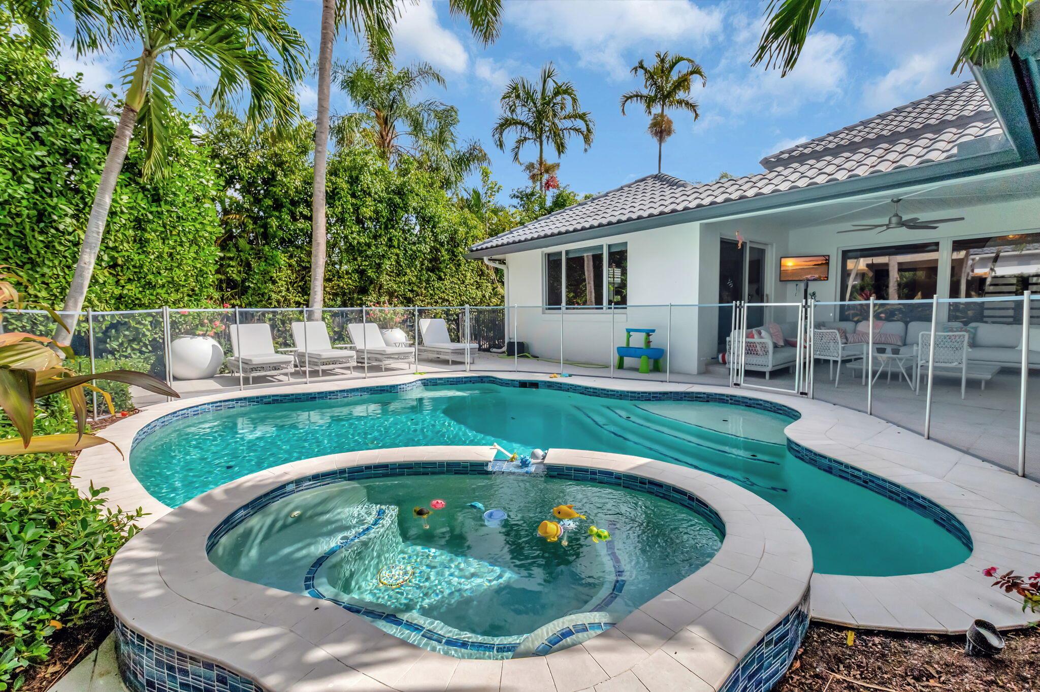 HAMPTONS WOODFIELD COUNTR - Residential