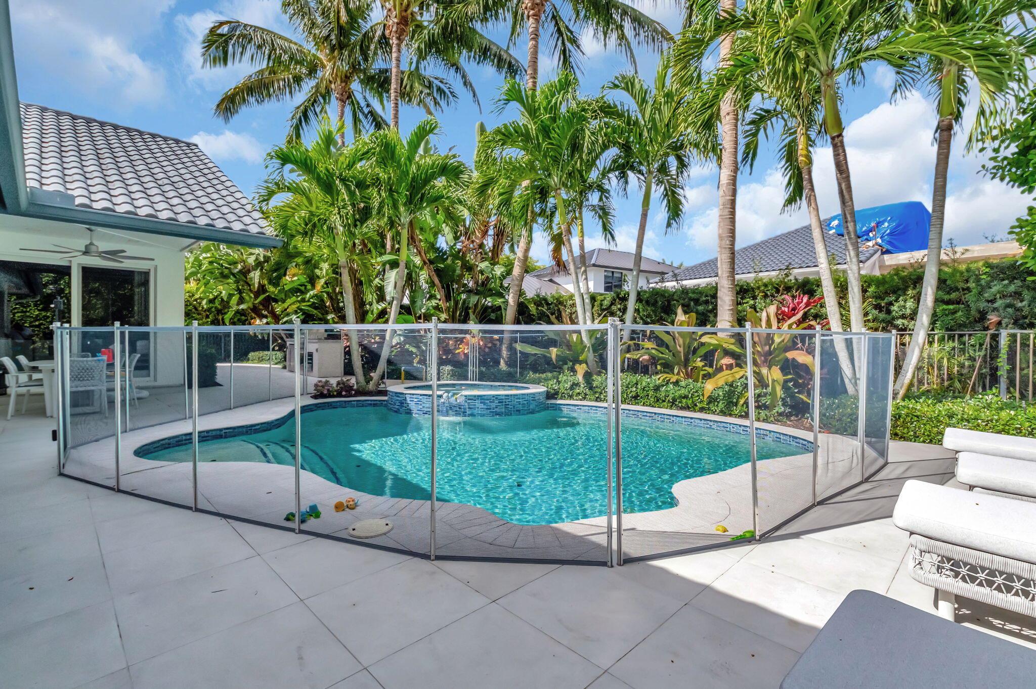 HAMPTONS WOODFIELD COUNTR - Residential