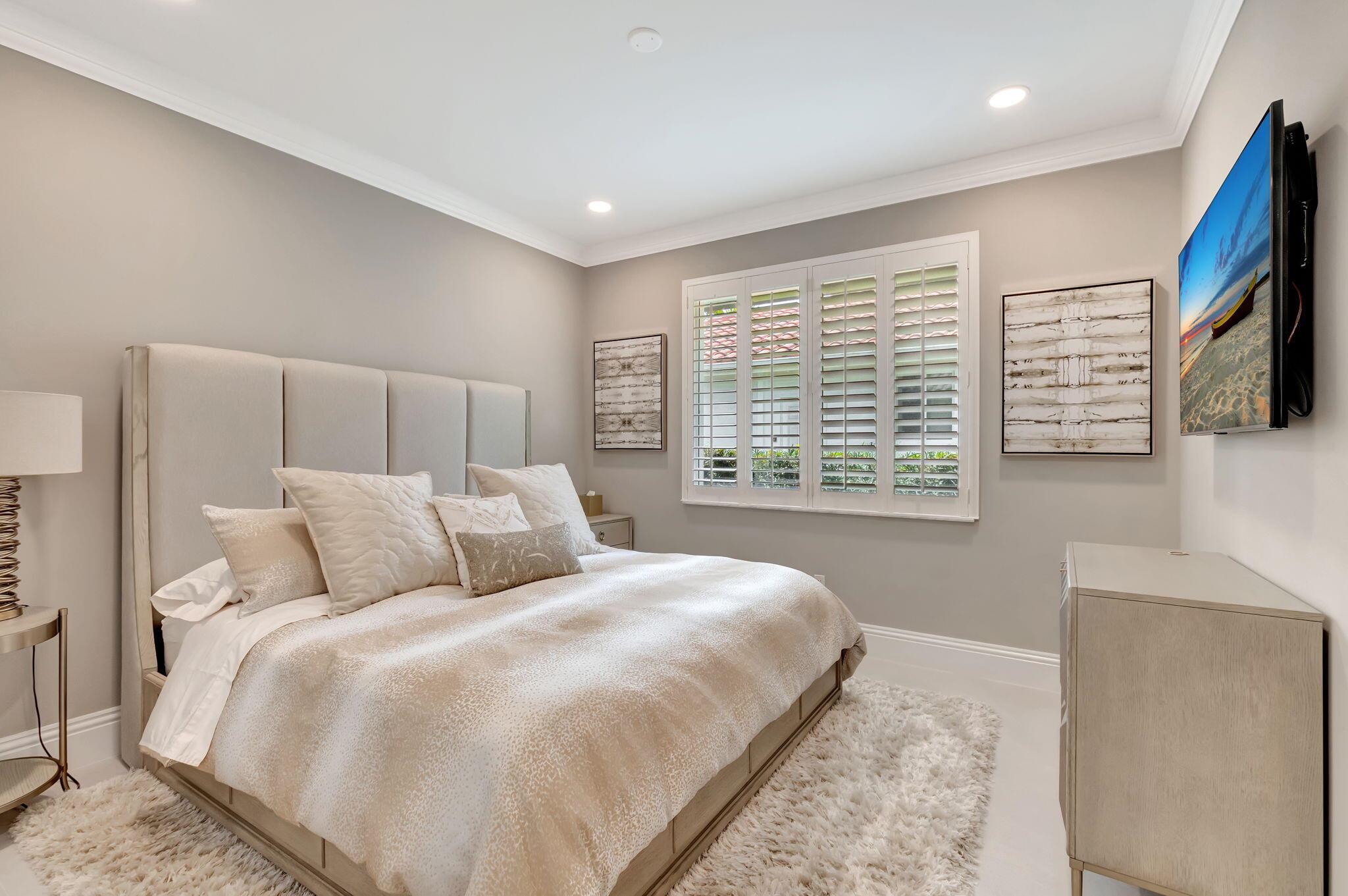 HAMPTONS WOODFIELD COUNTR - Residential