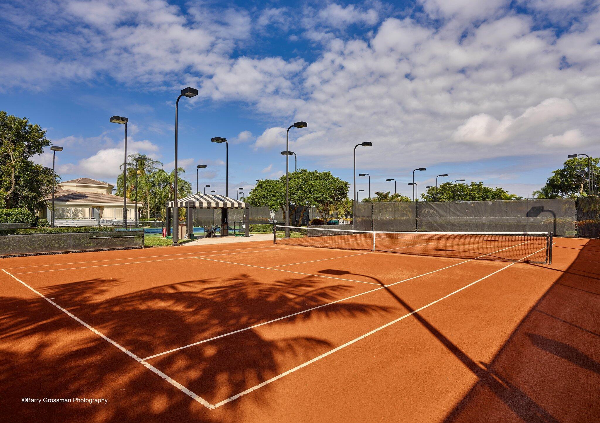 HAMPTONS WOODFIELD COUNTR - Residential