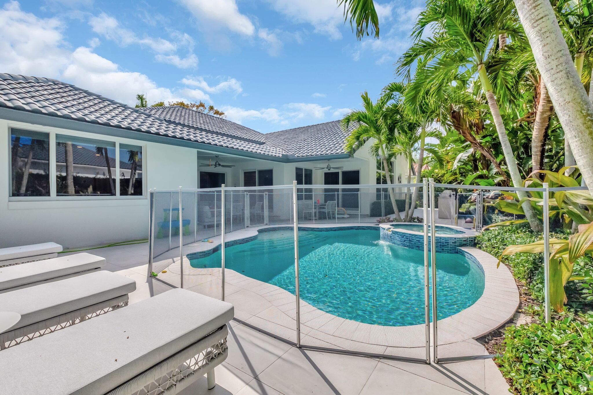 HAMPTONS WOODFIELD COUNTR - Residential