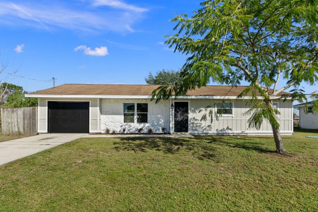 Photo of 365 NW Marion Avenue, Port Saint Lucie, FL 34983 (MLS # R10772916)