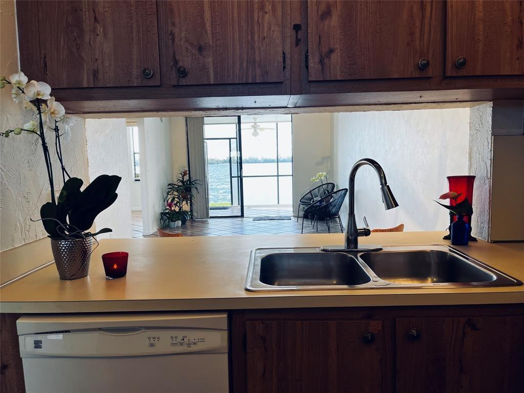 Lake Emerald - Residential