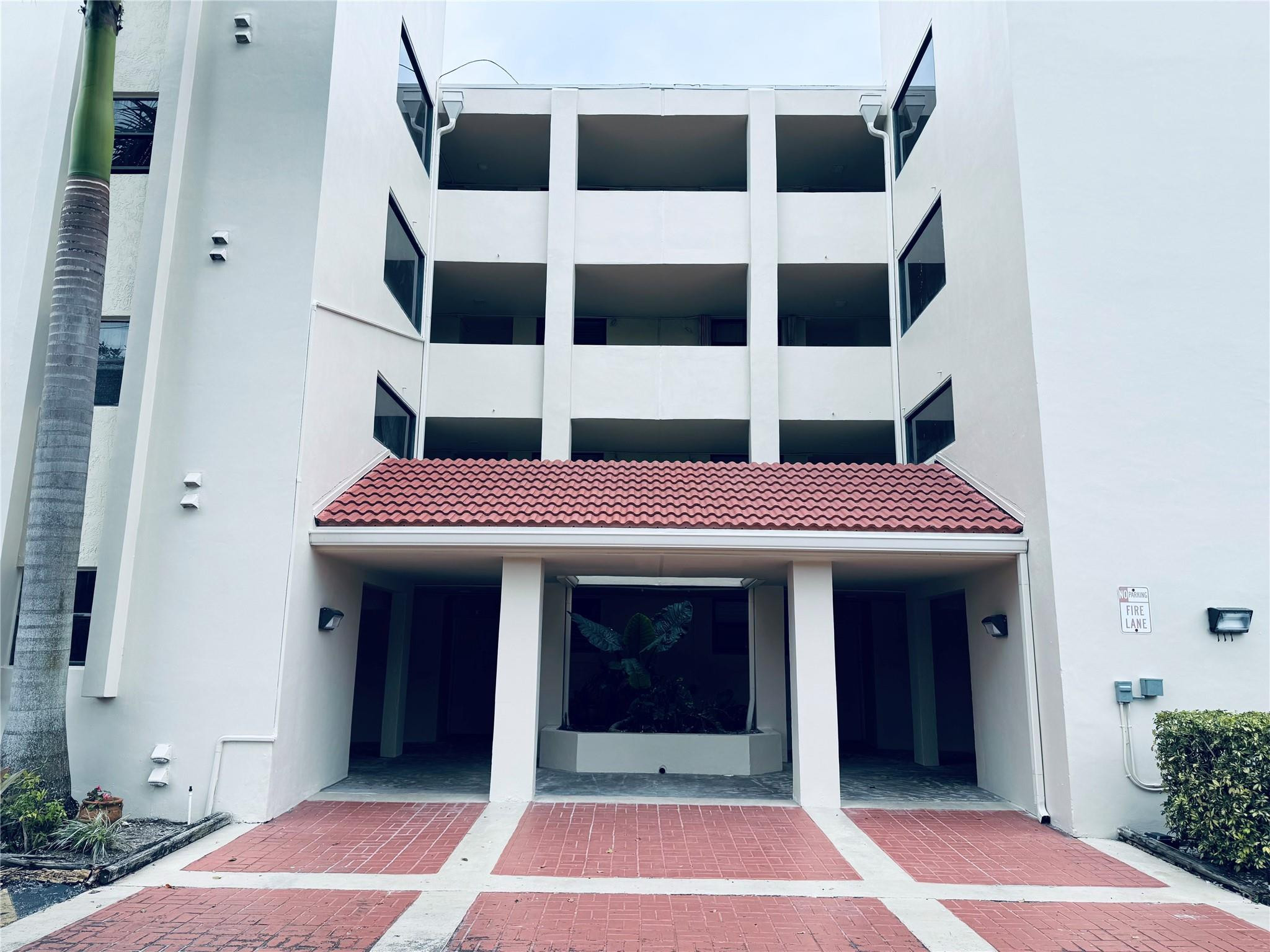 Lake Emerald - Residential