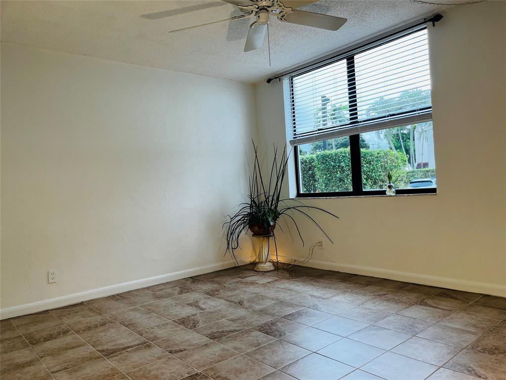 Lake Emerald - Residential