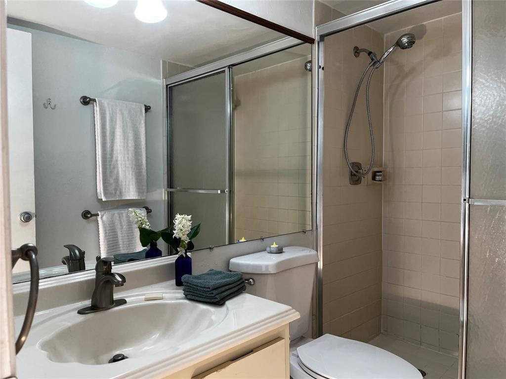 Lake Emerald - Residential